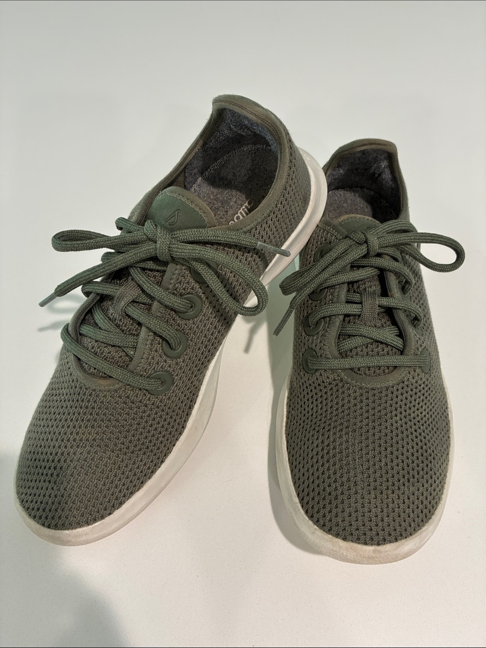 ALLBIRDS EUC Wms’s Knit Laced Sneakers In Olive Color Size 8 Minor Wear On Sole.